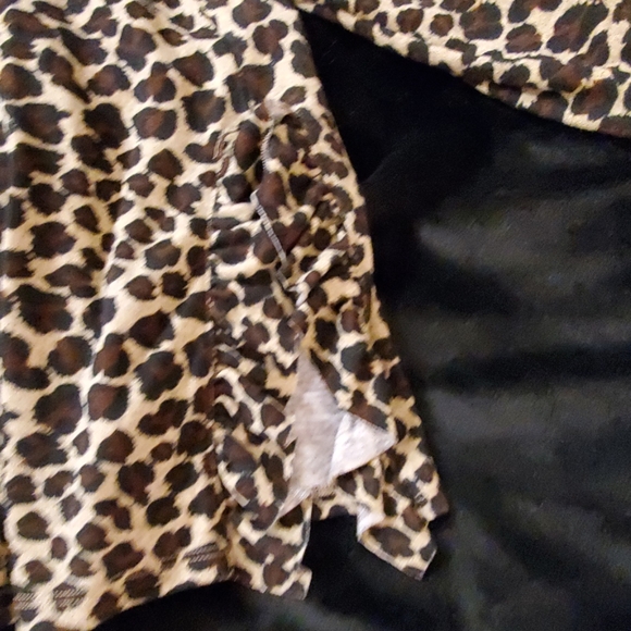 Lepored print top - Picture 3 of 3